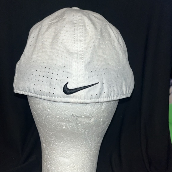 Nike Fitted DRI-FIT - Picture 2 of 2